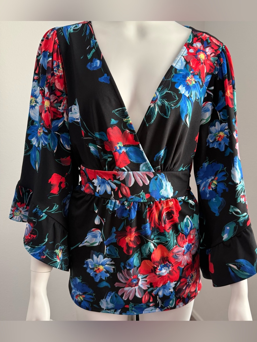 Betsey Johnson Black Floral Top Size L Bell Sleeve Peplum